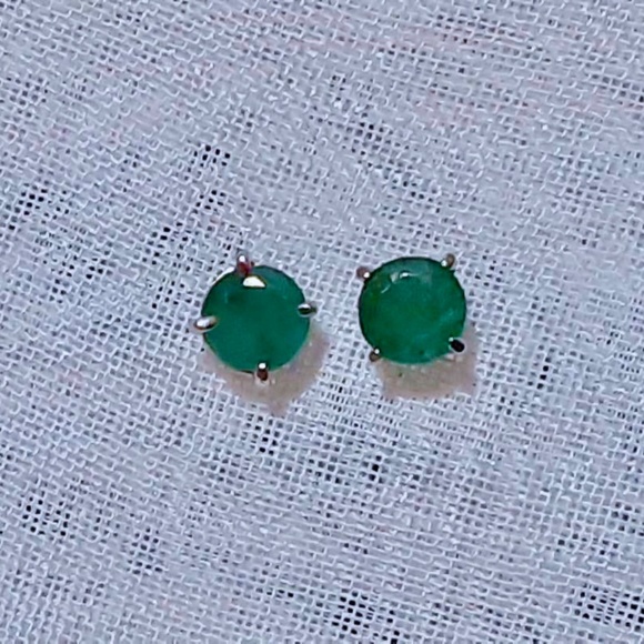 14k solid White Gold Round Faceted Genuine Emerald Stud Earrings - Picture 5 of 8